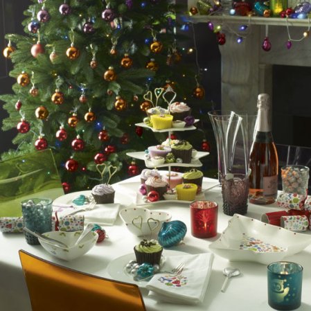 உணவு மேசைகளை இவ்வாறு அலங்கரிக்கலாம்..(Dinning  table  decorates ) Colourful-dining-room-christmas-christmas-decorating-ideas-john-lewis-image-roomenvy1