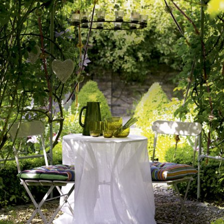roomenvy - garden dining area