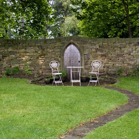 roomenvy - garden seating area