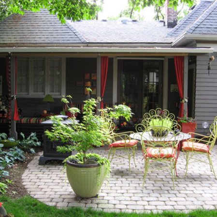 roomenvy - cute garden patio